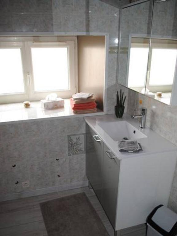 La Poussardiere Saint-Martin-sous-Mouzeuil Bilik gambar